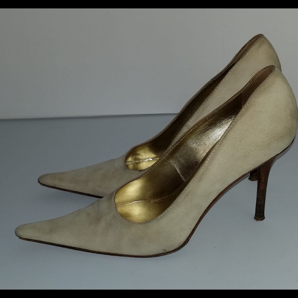 Loved suede pumps